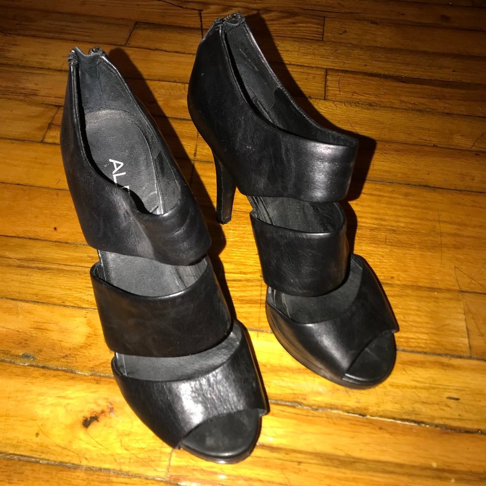 Black Leather Pumps 7.5